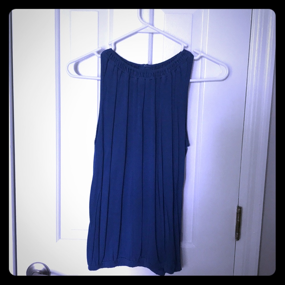 Women’s sleeveless top.